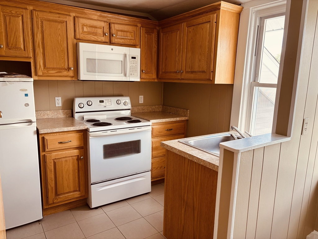 1 bed, 1 bath apartment for rent at 424 E Central St Unit B, Franklin — photo 3 of 11