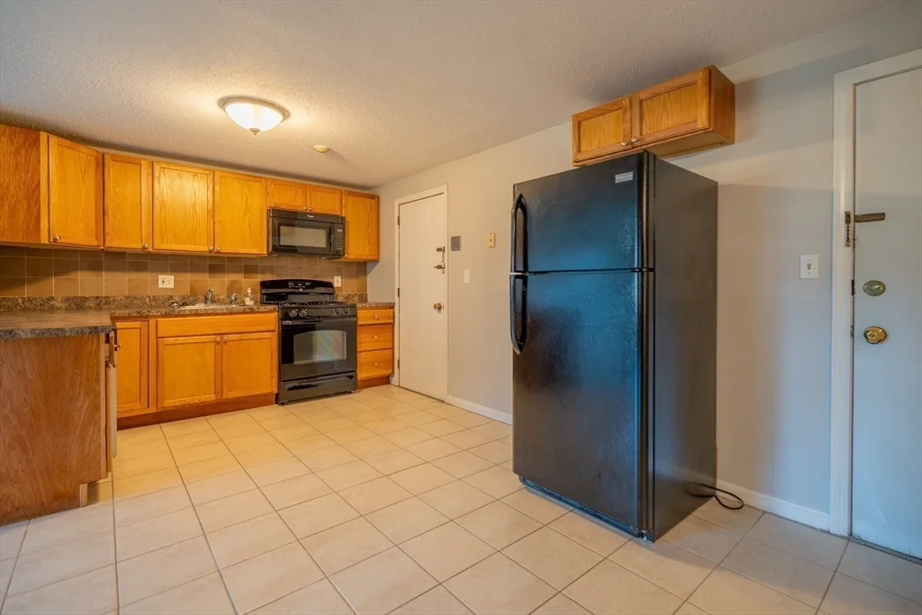 1 bed, 1 bath apartment for rent at 424 Great Rd Unit 4, Acton — photo 5 of 12