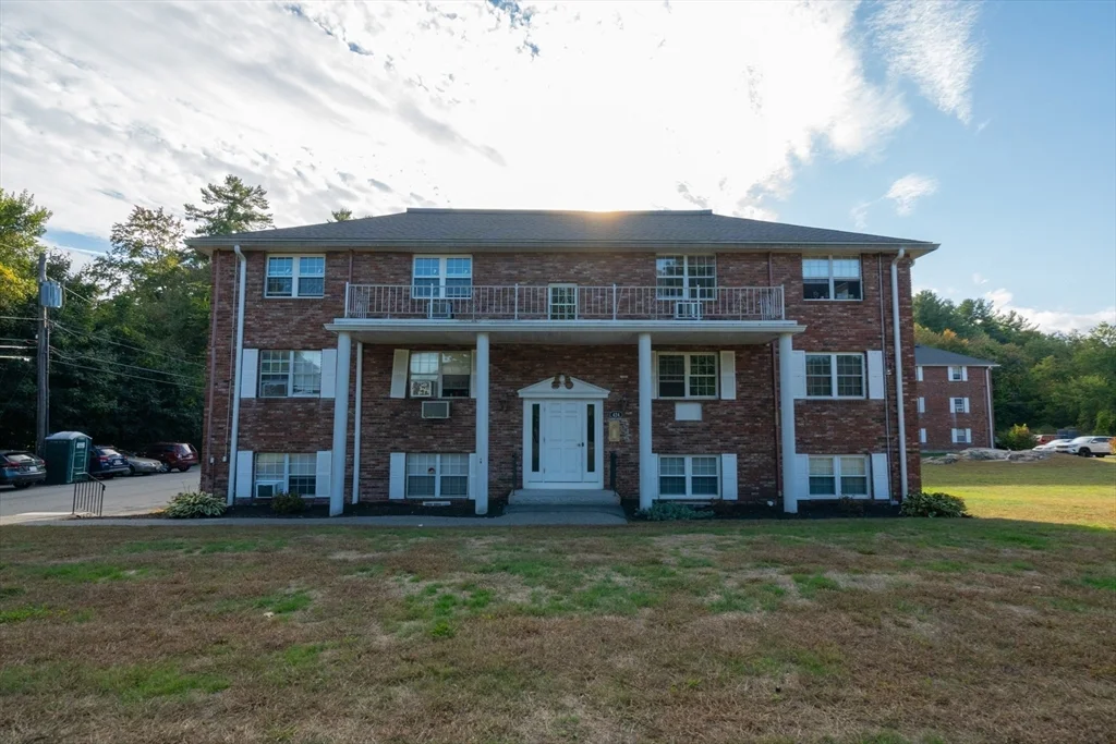 1 bed, 1 bath apartment for rent at 424 Great Rd Unit 4, Acton — photo 1 of 12