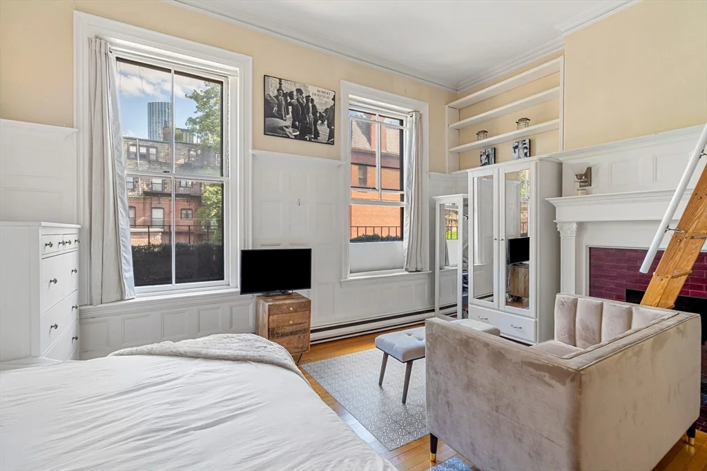 Studio bed, 1 bath apartment for rent at 425 Beacon St Unit 2, Back Bay — photo 2 of 11
