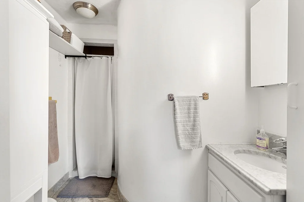 Studio bed, 1 bath apartment for rent at 425 Beacon St Unit 2, Back Bay — photo 8 of 11
