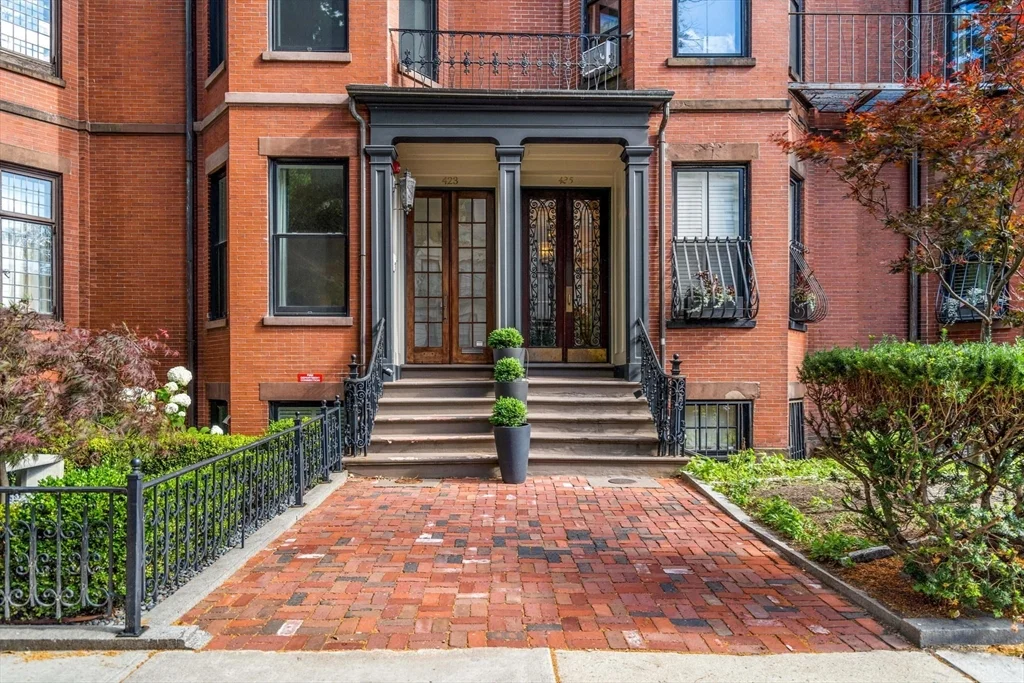 Studio bed, 1 bath apartment for rent at 425 Beacon St Unit 2, Back Bay — photo 10 of 11