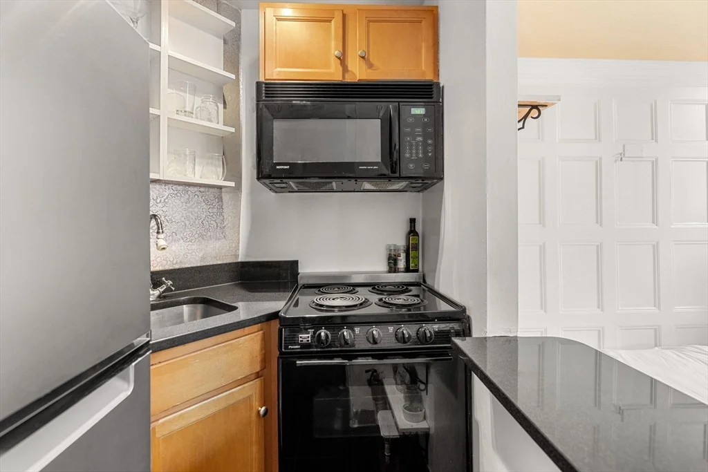 Studio bed, 1 bath apartment for rent at 425 Beacon St Unit 2, Back Bay — photo 5 of 11