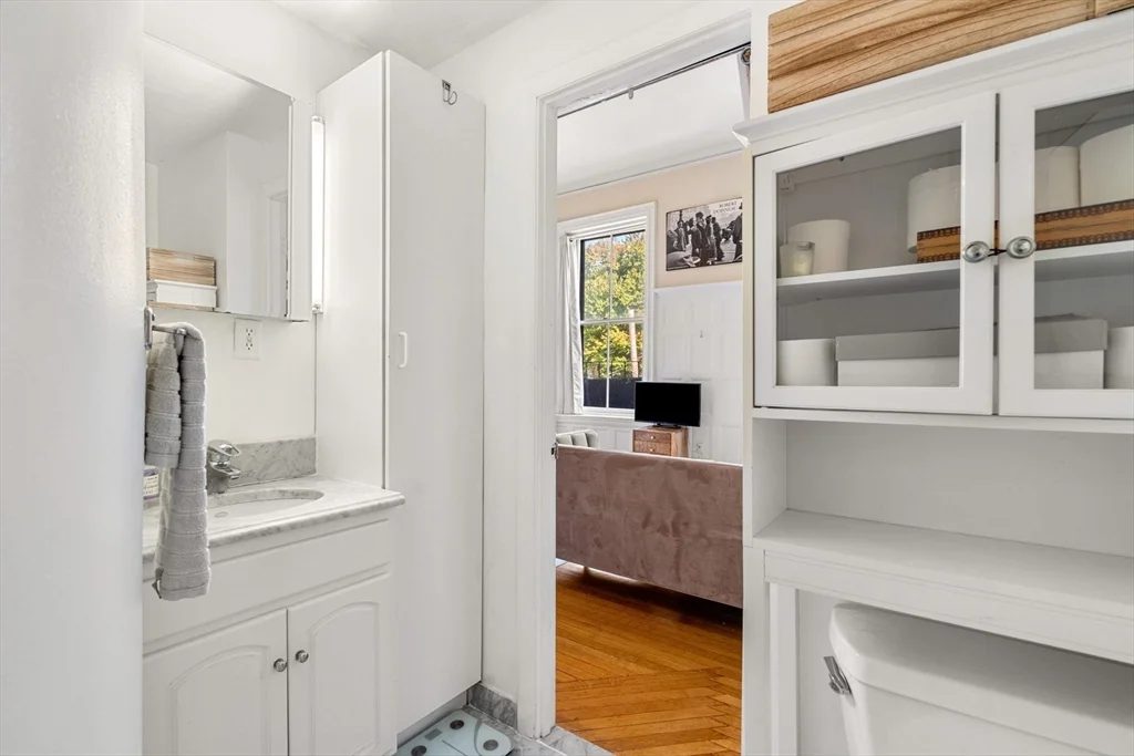 Studio bed, 1 bath apartment for rent at 425 Beacon St Unit 2, Back Bay — photo 7 of 11