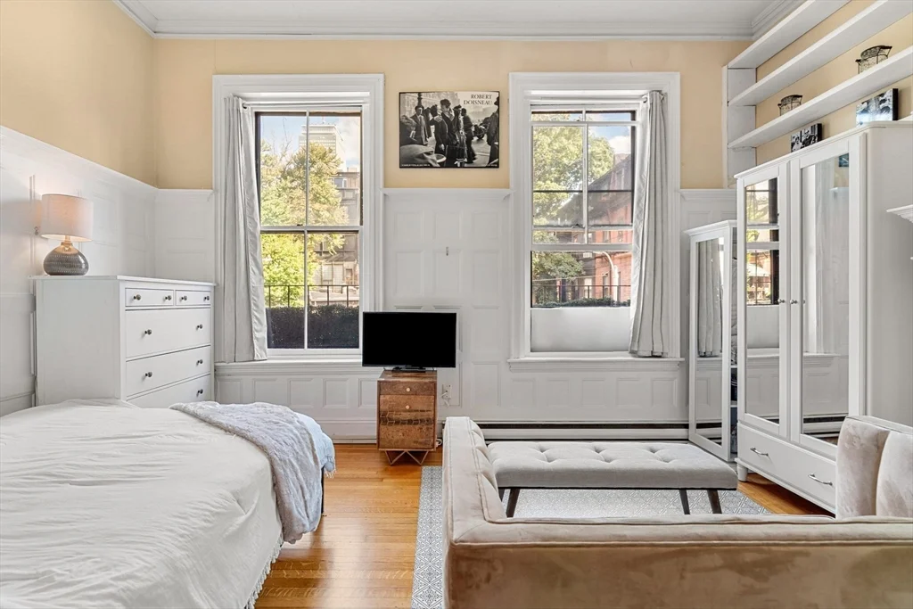 Studio bed, 1 bath apartment for rent at 425 Beacon St Unit 2, Back Bay — photo 1 of 11