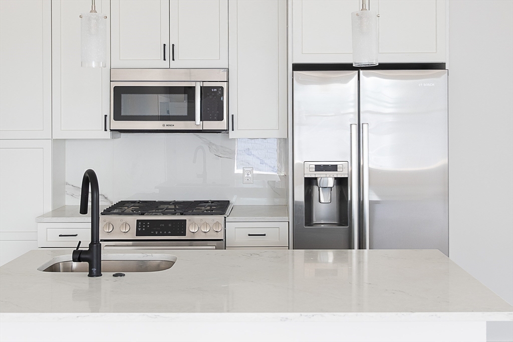 2 bed, 2 bath apartment for rent at 425 Border St Unit 401, East Boston — photo 3 of 13