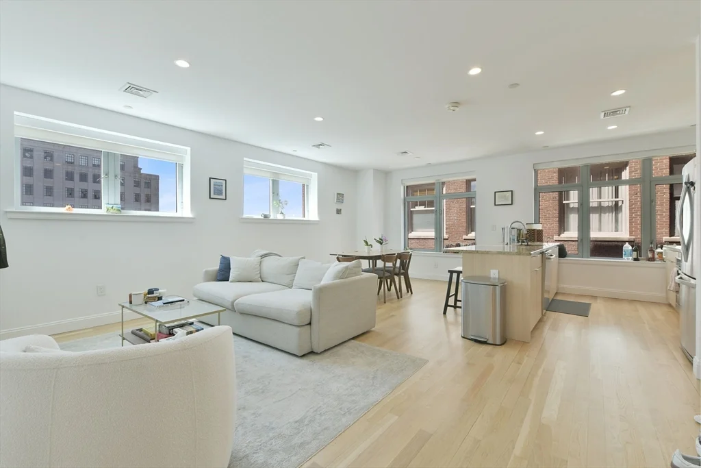 2 bed, 2 bath apartment for rent at 425 Boylston St Unit 602, Back Bay