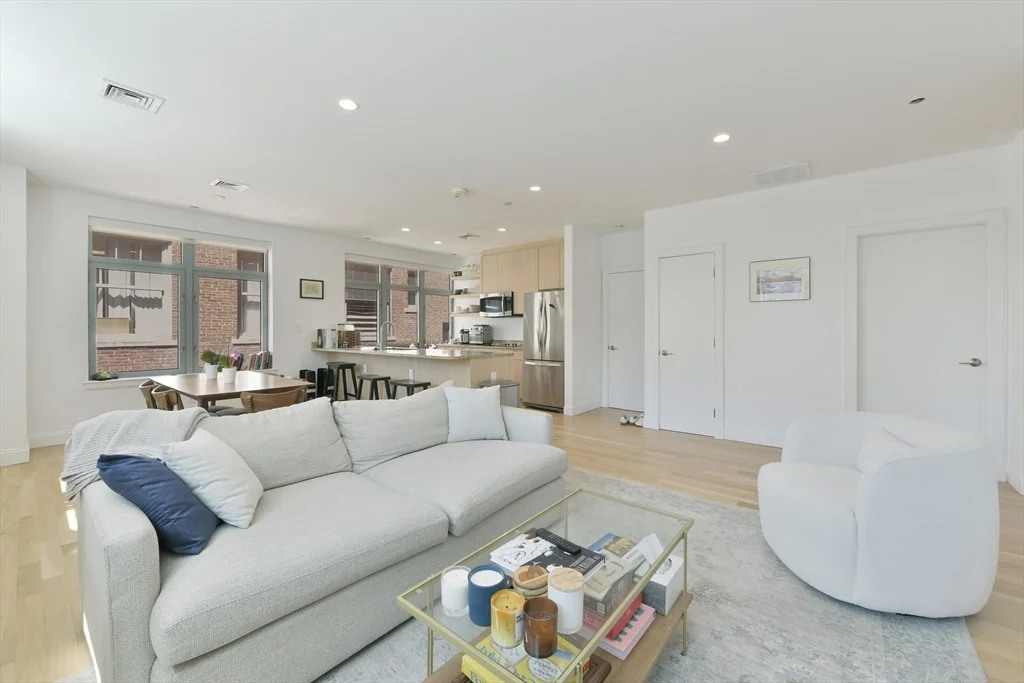 2 bed, 2 bath apartment for rent at 425 Boylston St Unit 602, Back Bay — photo 2 of 12