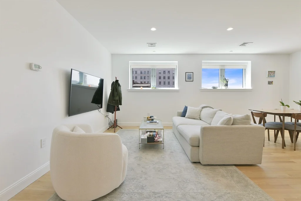 2 bed, 2 bath apartment for rent at 425 Boylston St Unit 602, Back Bay — photo 3 of 12