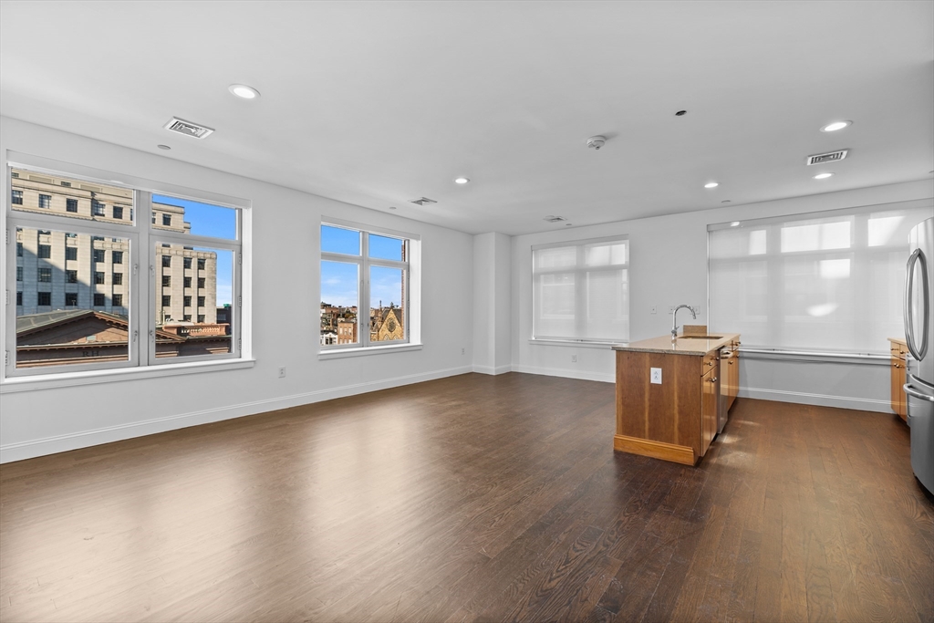 2 bed, 2 bath apartment for rent at 425 Boylston St Unit 702, Back Bay