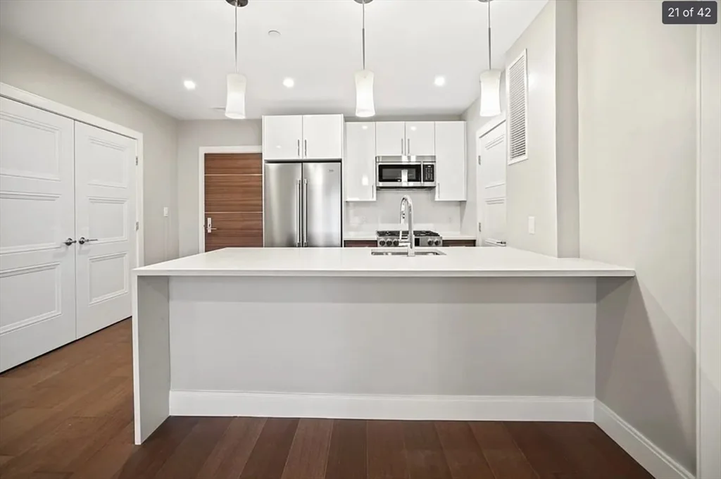 2 bed, 2 bath apartment for rent at 425 Lagrange St Unit 210, West Roxbury — photo 16 of 23