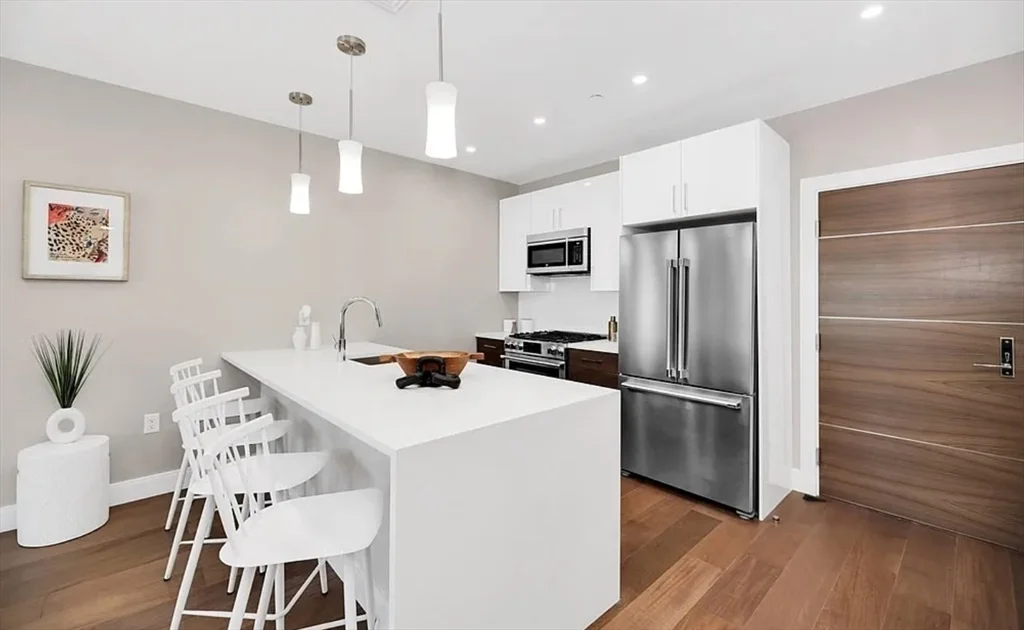 2 bed, 2 bath apartment for rent at 425 Lagrange St Unit 210, West Roxbury — photo 13 of 23