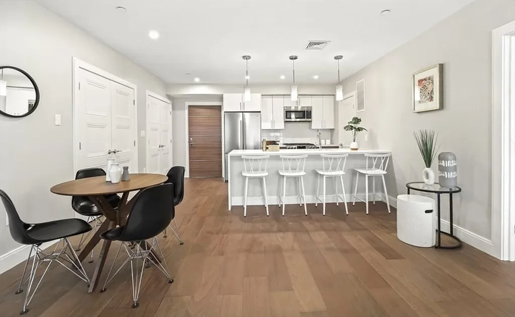 2 bed, 2 bath apartment for rent at 425 Lagrange St Unit 210, West Roxbury — photo 4 of 23