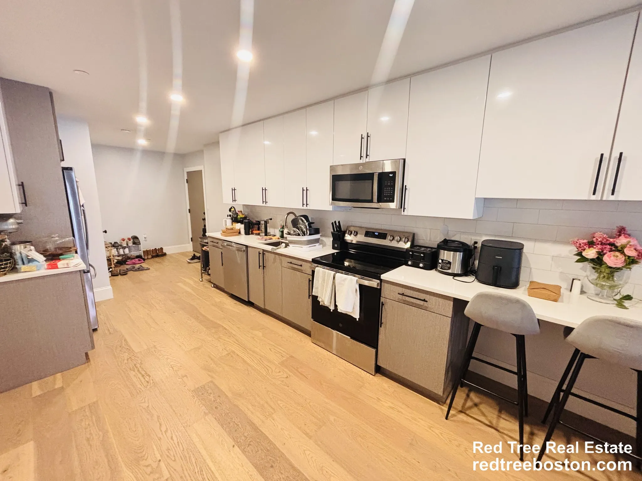2 bed, 2 bath apartment for rent at 425 Market St Unit 202, Oak Square — photo 2 of 10