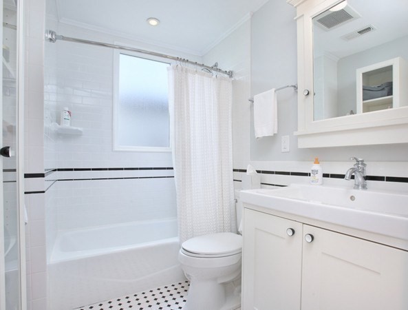 3 bed, 1 bath apartment for rent at 425 Medford St Unit 3, Winter Hill — photo 7 of 10
