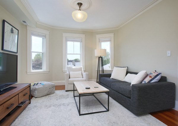 3 bed, 1 bath apartment for rent at 425 Medford St Unit 3, Winter Hill — photo 4 of 10
