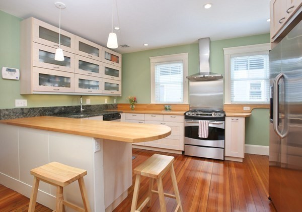 3 bed, 1 bath apartment for rent at 425 Medford St Unit 3, Winter Hill — photo 2 of 10