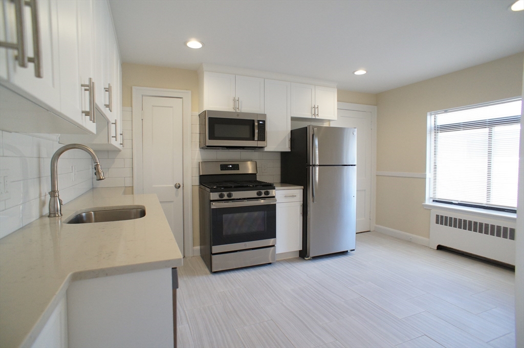1 bed, 1 bath apartment for rent at 425 Newport Ave Unit 2, Quincy — photo 3 of 7