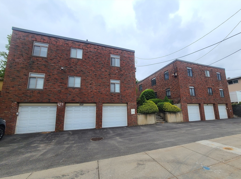 1 bed, 1 bath apartment for rent at 425 Newport Ave Unit 2, Quincy
