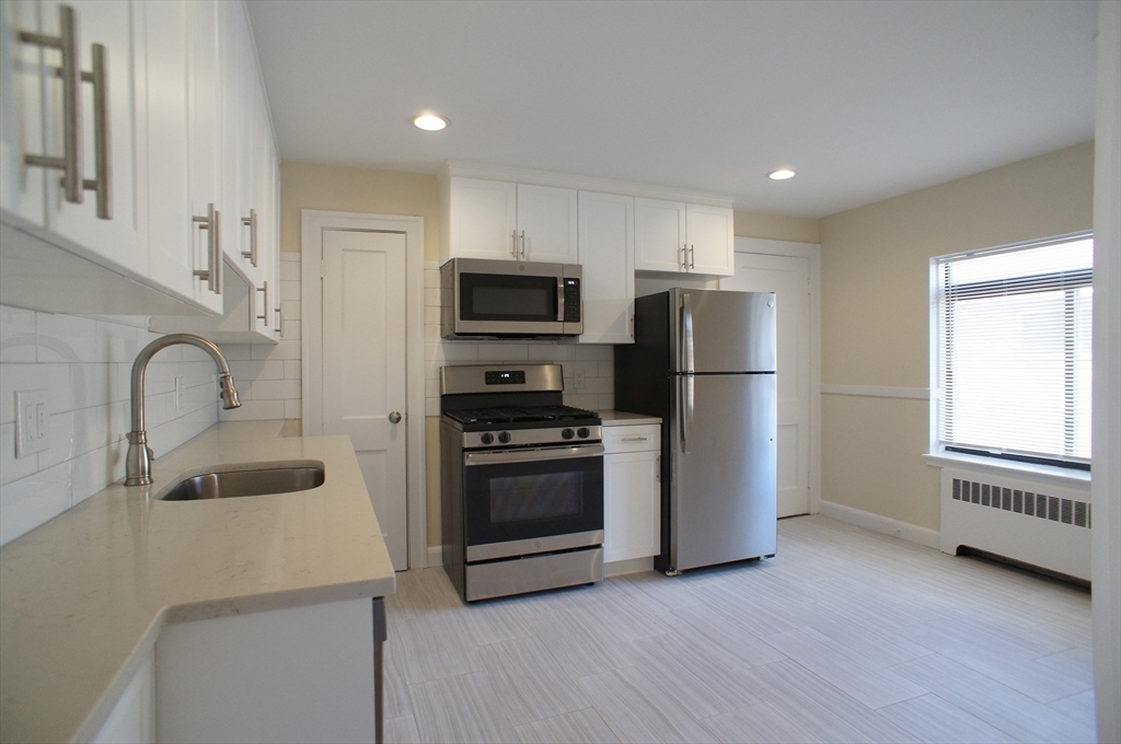 1 bed, 1 bath apartment for rent at 425 Newport Ave Unit 4, Quincy — photo 2 of 7