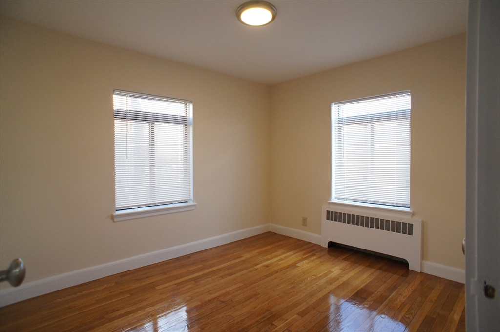 1 bed, 1 bath apartment for rent at 425 Newport Ave Unit 4, Quincy — photo 6 of 7