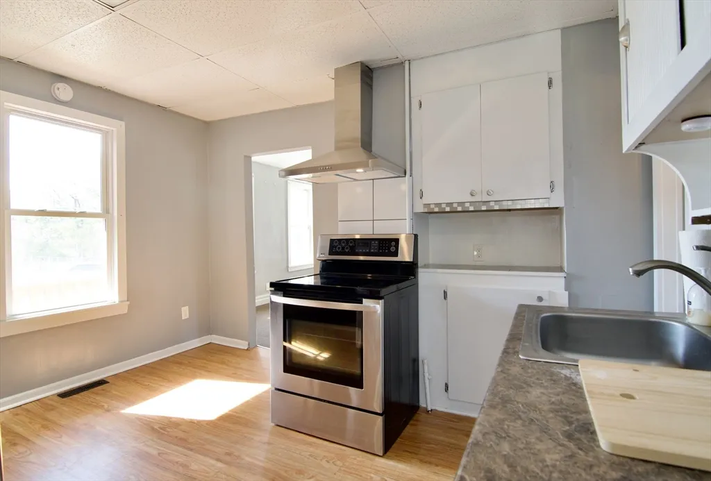 3 bed, 1 bath apartment for rent at 425 Taylor St Unit 1, Springfield — photo 14 of 25