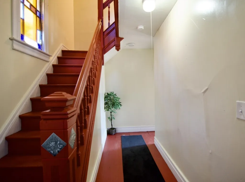 3 bed, 1 bath apartment for rent at 425 Taylor St Unit 1, Springfield — photo 4 of 25