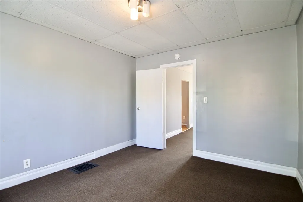 3 bed, 1 bath apartment for rent at 425 Taylor St Unit 1, Springfield — photo 17 of 25