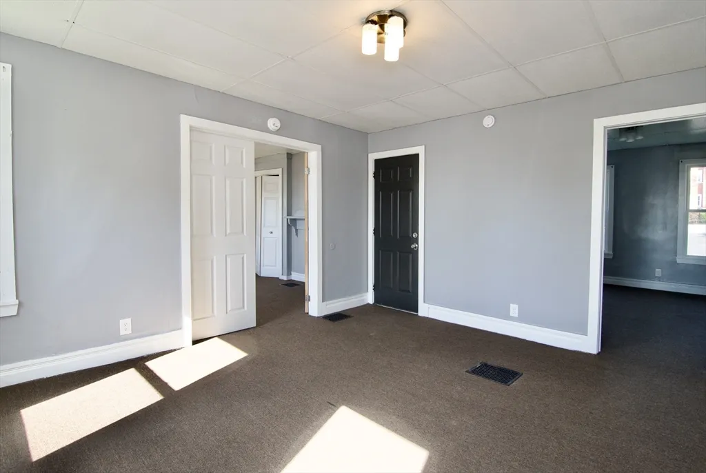 3 bed, 1 bath apartment for rent at 425 Taylor St Unit 1, Springfield — photo 10 of 25