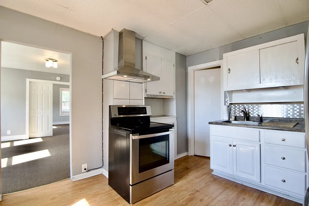 3 bed, 1 bath apartment for rent at 425 Taylor St Unit 1, Springfield — photo 11 of 25