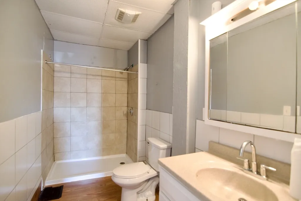 3 bed, 1 bath apartment for rent at 425 Taylor St Unit 1, Springfield — photo 20 of 25