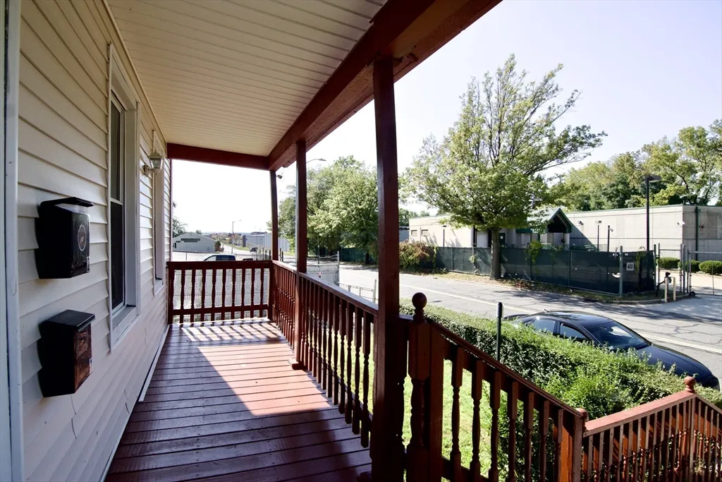 3 bed, 1 bath apartment for rent at 425 Taylor St Unit 1, Springfield — photo 2 of 25