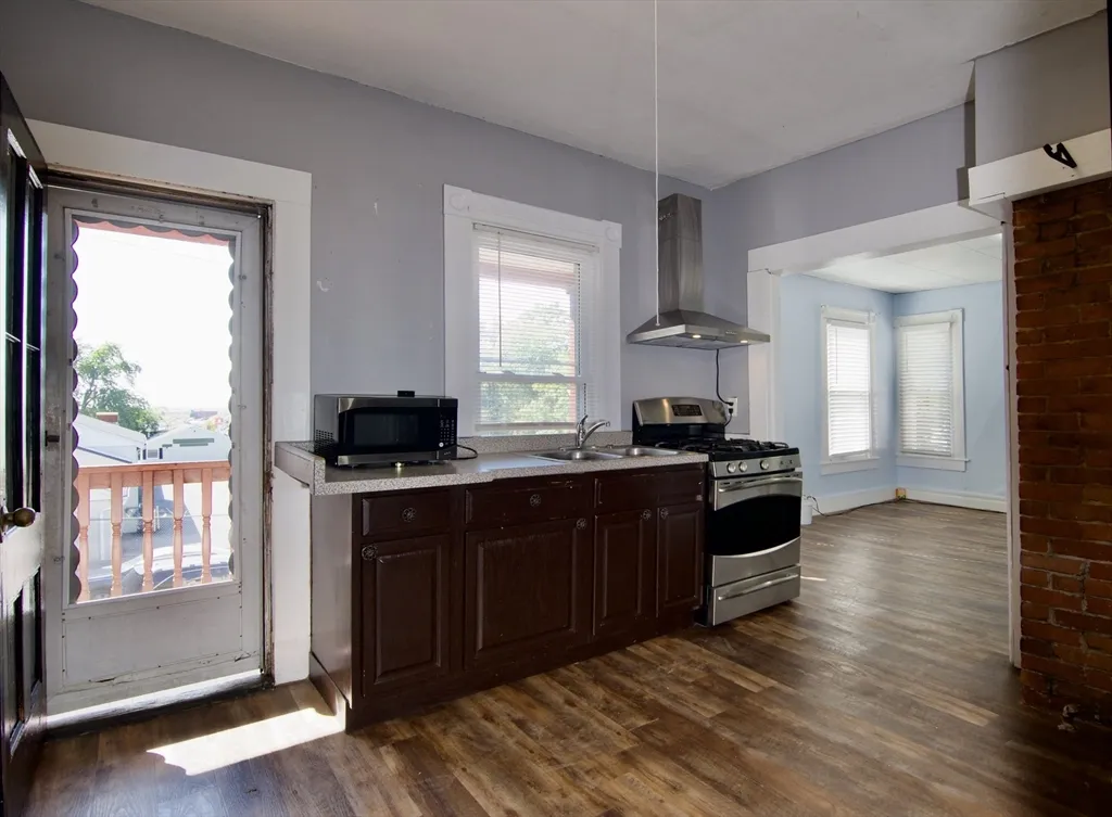 3 bed, 1 bath apartment for rent at 425 Taylor St Unit 2, Springfield — photo 17 of 28