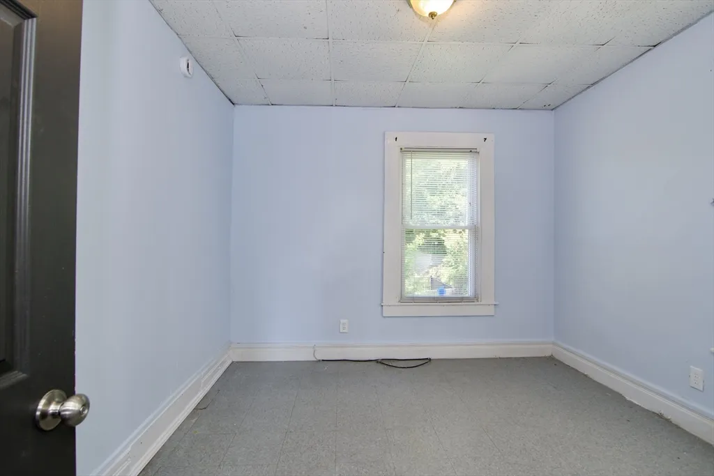 3 bed, 1 bath apartment for rent at 425 Taylor St Unit 2, Springfield — photo 25 of 28
