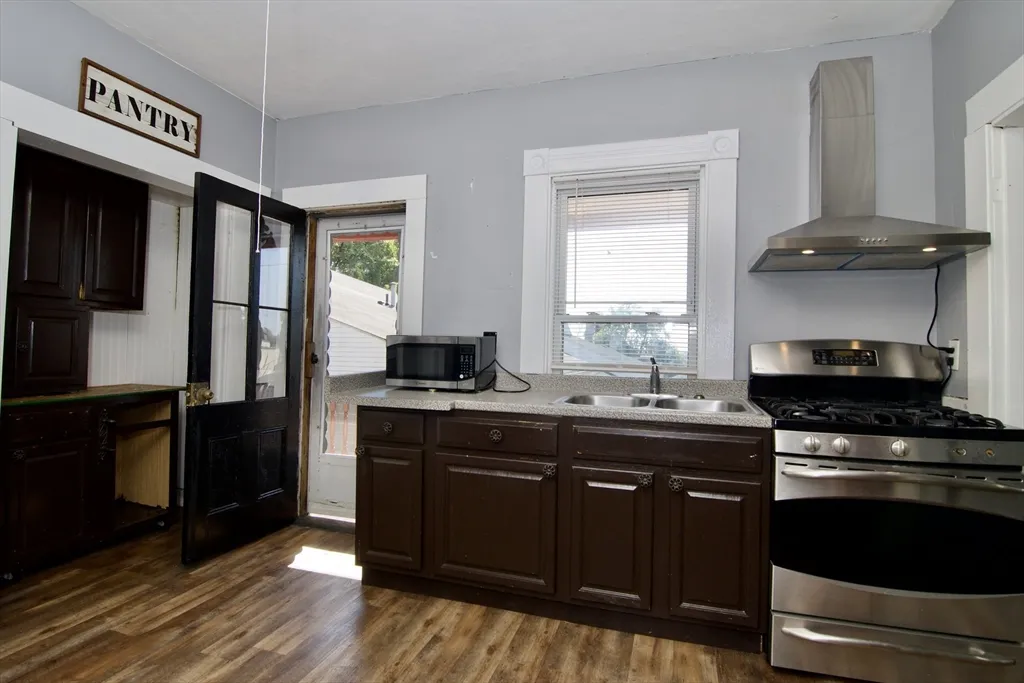 3 bed, 1 bath apartment for rent at 425 Taylor St Unit 2, Springfield — photo 16 of 28