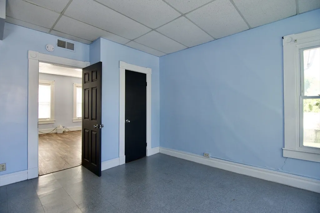 3 bed, 1 bath apartment for rent at 425 Taylor St Unit 2, Springfield — photo 22 of 28
