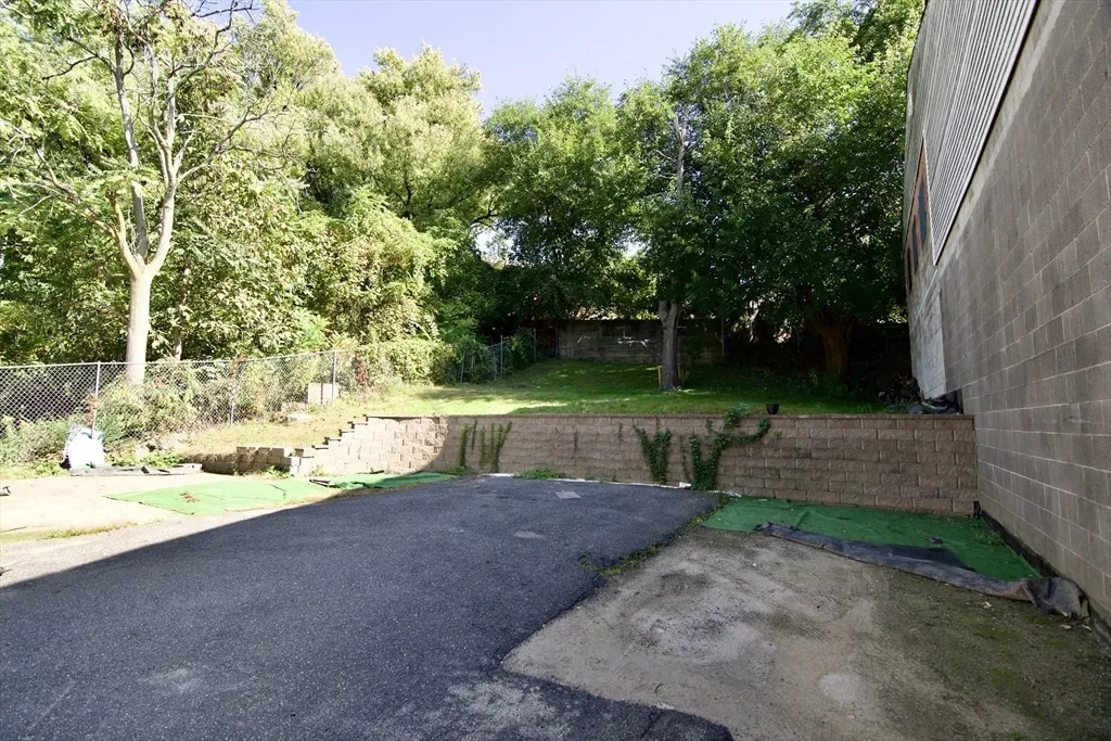 3 bed, 1 bath apartment for rent at 425 Taylor St Unit 2, Springfield — photo 3 of 28