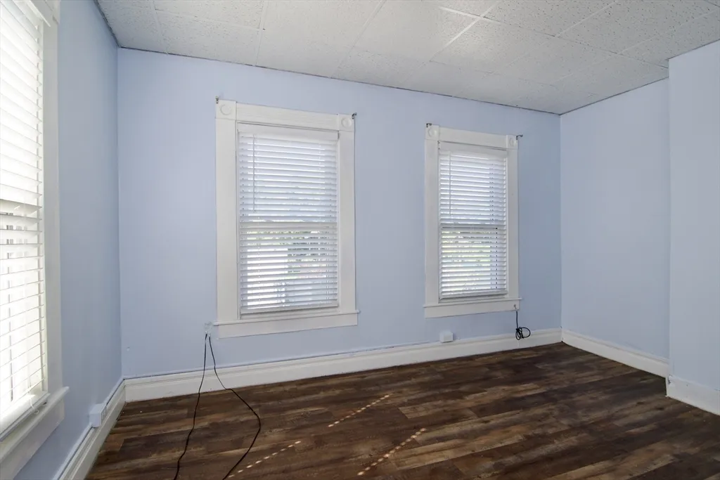 3 bed, 1 bath apartment for rent at 425 Taylor St Unit 2, Springfield — photo 6 of 28