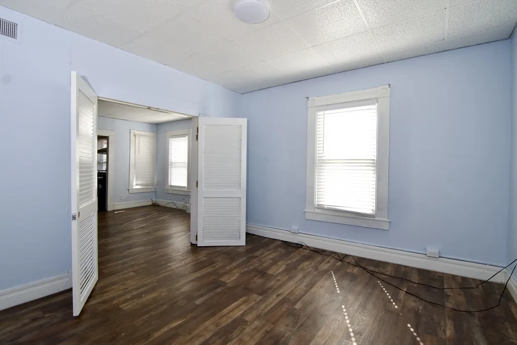 3 bed, 1 bath apartment for rent at 425 Taylor St Unit 2, Springfield — photo 8 of 28