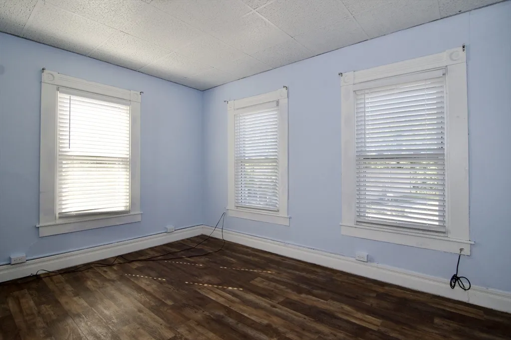 3 bed, 1 bath apartment for rent at 425 Taylor St Unit 2, Springfield — photo 9 of 28