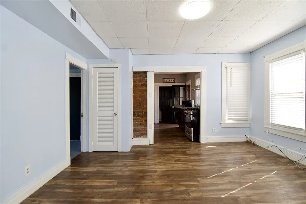 3 bed, 1 bath apartment for rent at 425 Taylor St Unit 2, Springfield — photo 10 of 28