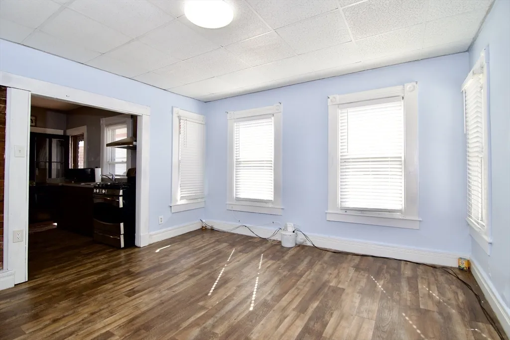 3 bed, 1 bath apartment for rent at 425 Taylor St Unit 2, Springfield — photo 11 of 28