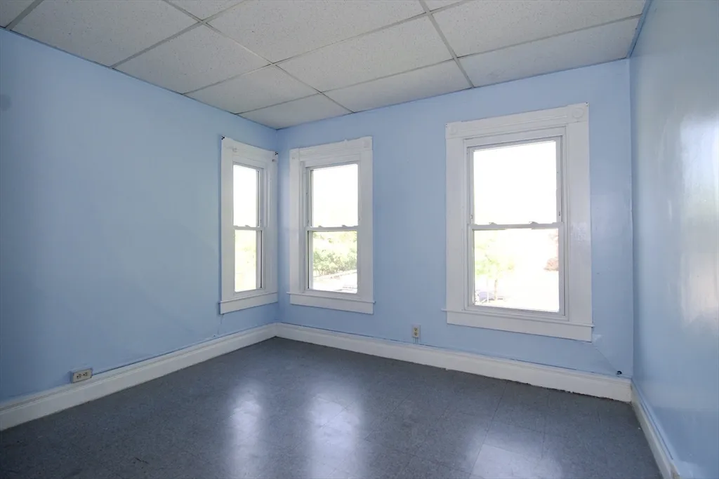 3 bed, 1 bath apartment for rent at 425 Taylor St Unit 2, Springfield — photo 23 of 28