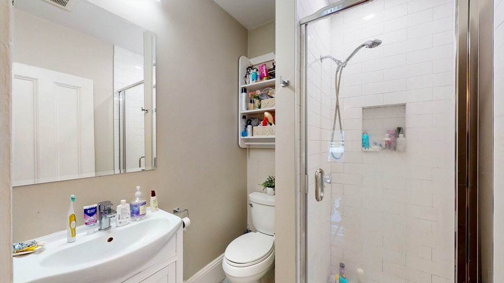 3 bed, 2 bath apartment for rent at 426 East 5th St Unit 2, South Boston — photo 13 of 21