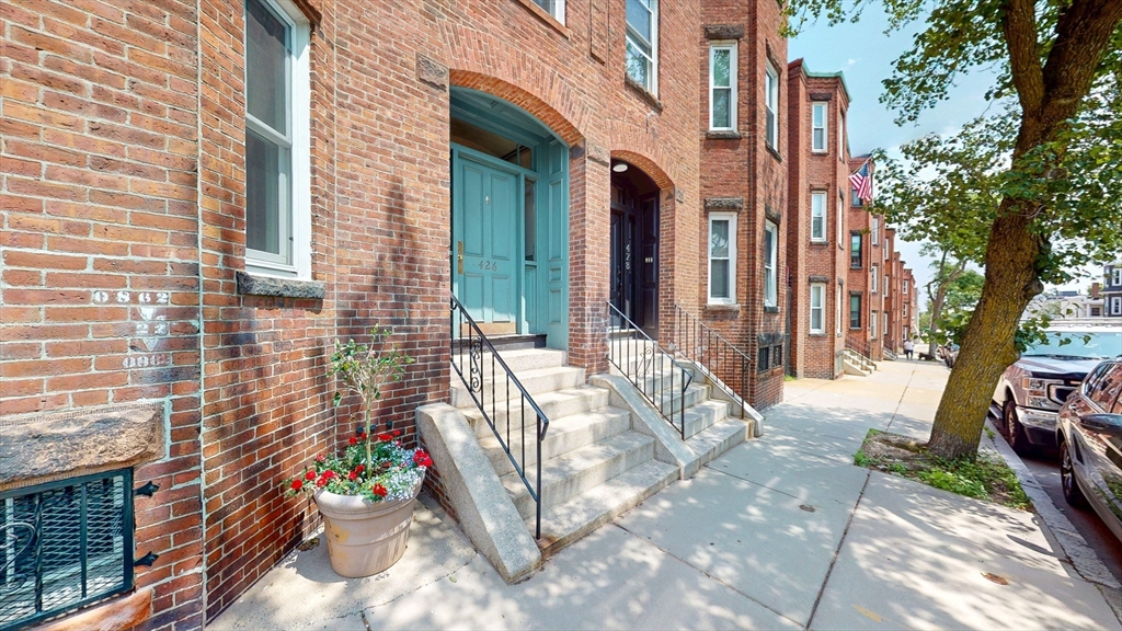 3 bed, 2 bath apartment for rent at 426 East 5th St Unit 2, South Boston — photo 2 of 21