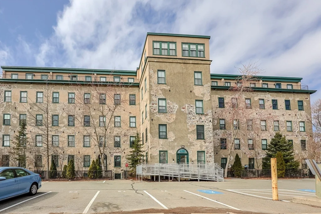 2 bed, 1 bath apartment for rent at 426 Mount Hope St Unit 509, North Attleboro