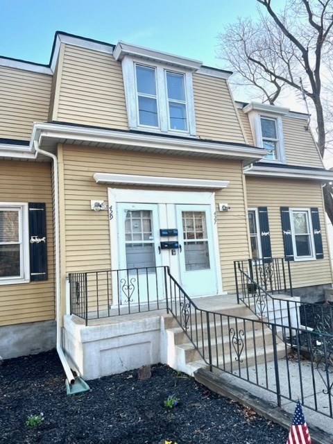 4 bed, 1 bath apartment for rent at 427 High St Unit 427, Dedham — photo 1 of 11