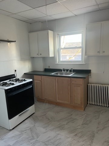 4 bed, 1 bath apartment for rent at 427 High St Unit 427, Dedham — photo 3 of 11