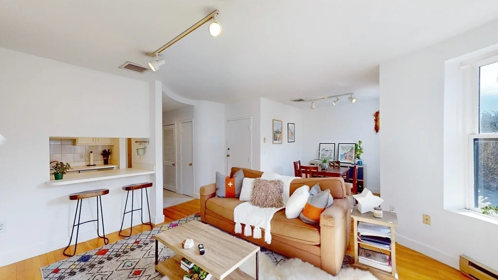 2 bed, 1 bath apartment for rent at 427 Marlborough St Unit 4, Back Bay
