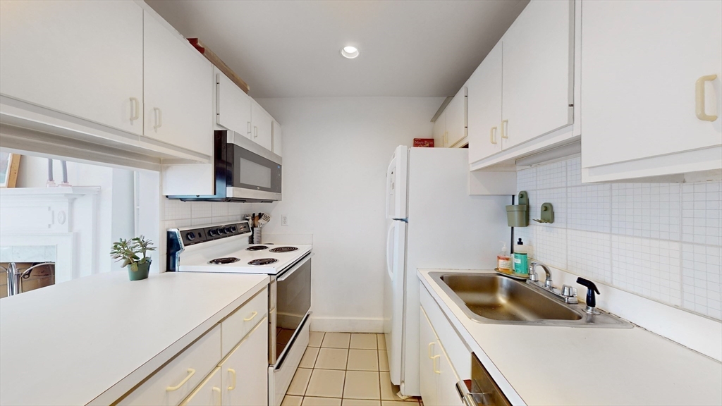 2 bed, 1 bath apartment for rent at 427 Marlborough St Unit 7, Back Bay — photo 2 of 18